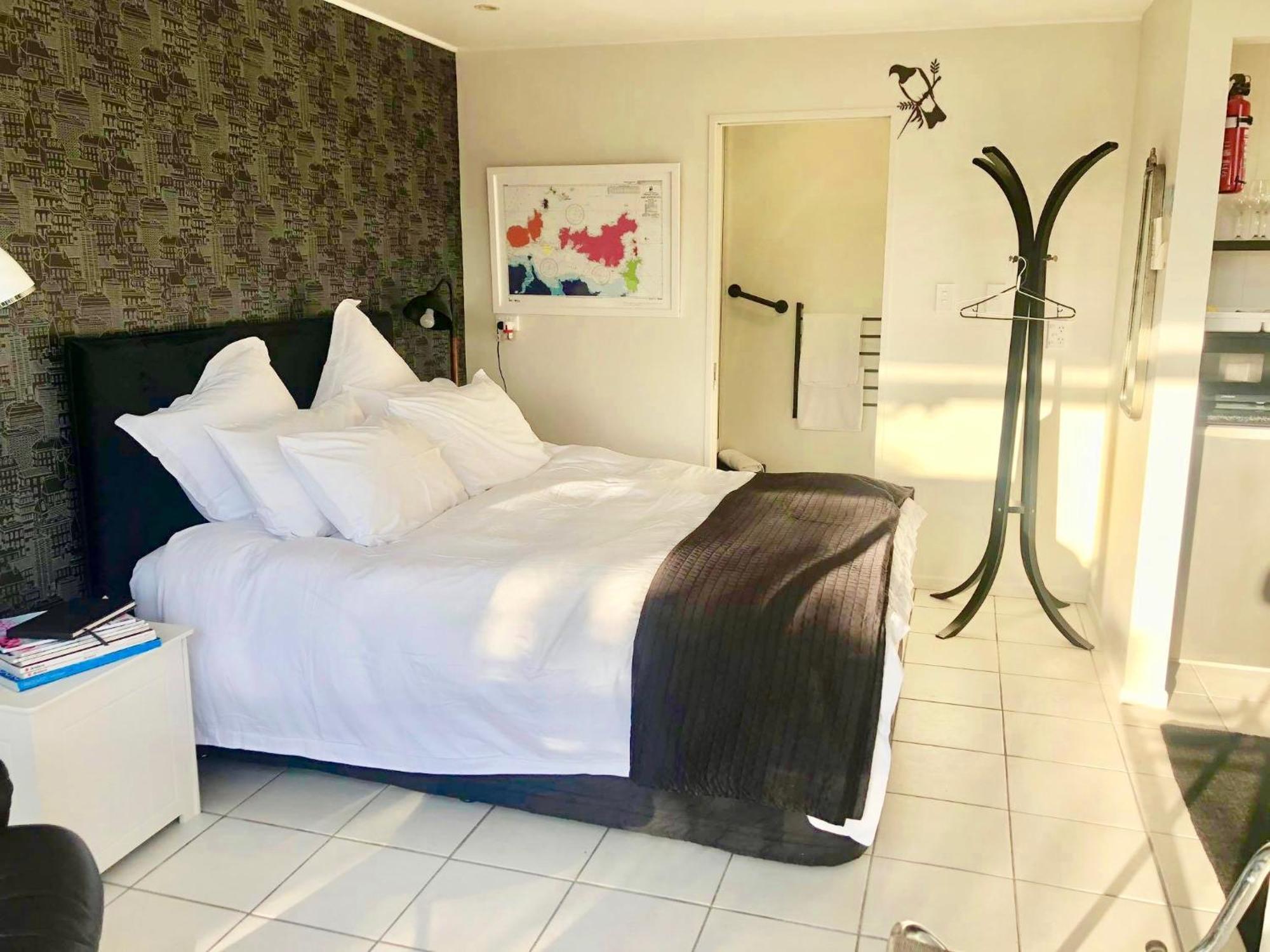 Le Chalet Waiheke Apartments Ostend Cameră foto